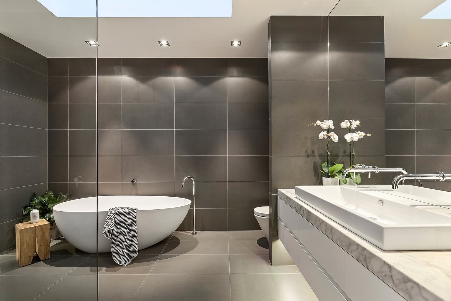 Bathrooms project gallery by Home Reframe